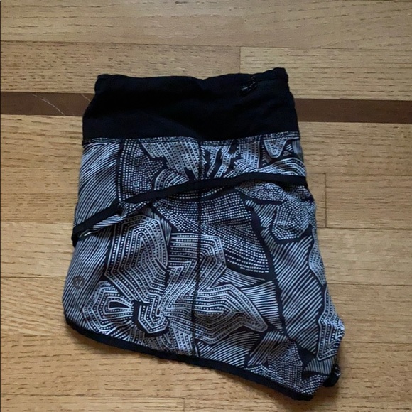 Lululemon Top Speed Shorts - Picture 2 of 4